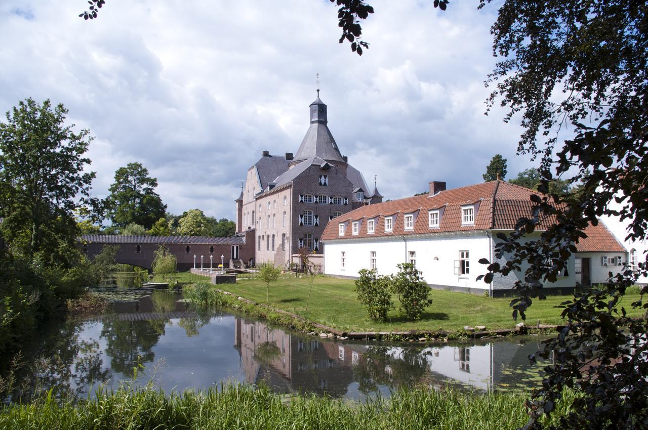 Bed and Breakfast Kasteel Aldenghoor à Haelen Extérieur photo